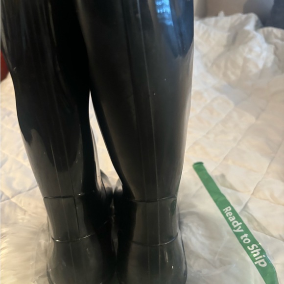 UGG BLACK TALL RAIN BOOTS. - Picture 5 of 6